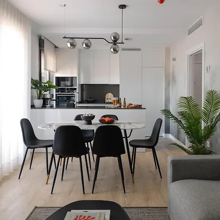 Urban Sky Serviced By P&o Apartment