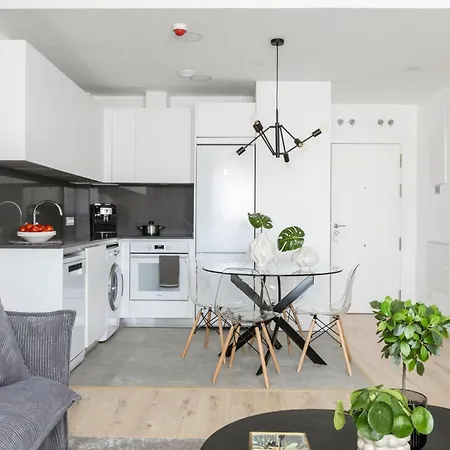 Urban Sky Serviced By P&o Apartment Malaga
